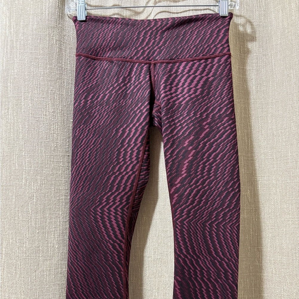 Lululemon Athletica Wunder Under Maroon/Blk Patterned Crop Leggings Sz 4